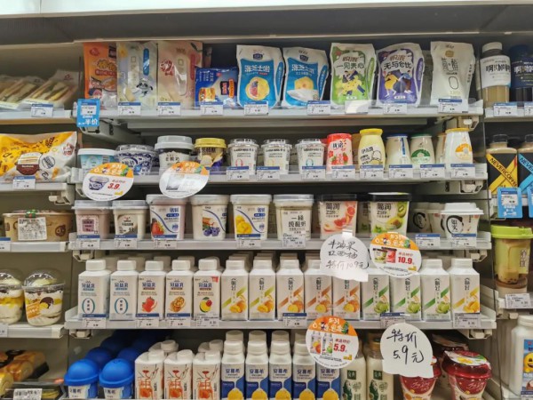 缺奶季现罕见“喷粉现象”，奶源过剩还是市场疲软？