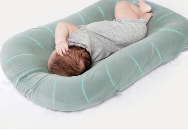 为什么要给宝宝单独准备小床  爱孕新生儿仿生床中床安全吗