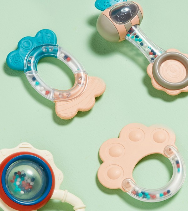牙胶适合几个月的宝宝 可优比婴儿手摇铃牙胶玩具怎么样