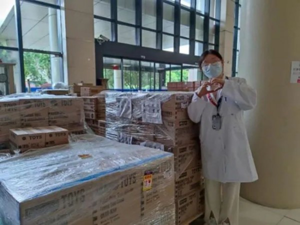 美泰六一向上海复旦大学附属儿科医院捐赠玩具！