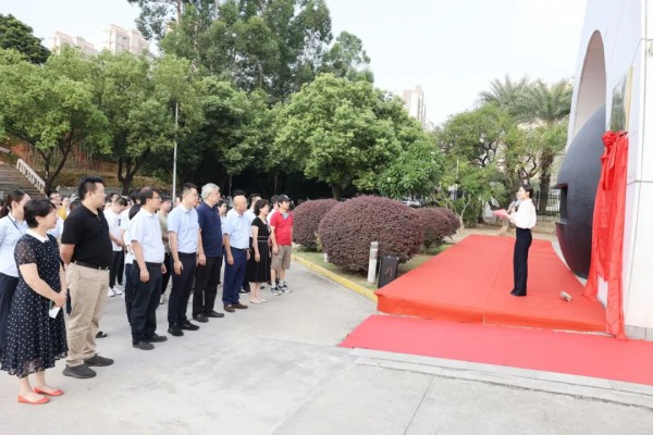 華東理工大學(xué)皮膚健康聯(lián)合創(chuàng)新研究中心暨實(shí)踐教學(xué)聯(lián)合培養(yǎng)基地揭牌成立