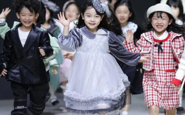 MEMORY IN两个小朋友参加上海时装周7周年