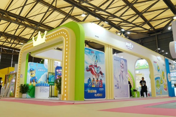上海美博会 | 携手四大超人气联名IP，青蛙王子荣获“2023 CBE美妆好品牌”