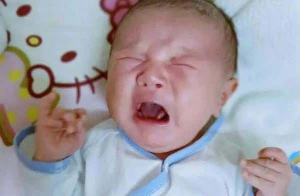 2-3个月宝宝闹觉、经常哭闹，并非故意“磨人”，和发育特点有关