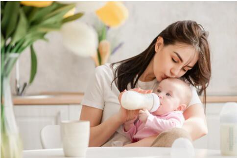 为什么喂奶粉的宝宝更容易长胖？