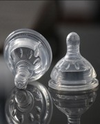 仿母乳防胀气硅胶奶瓶双装